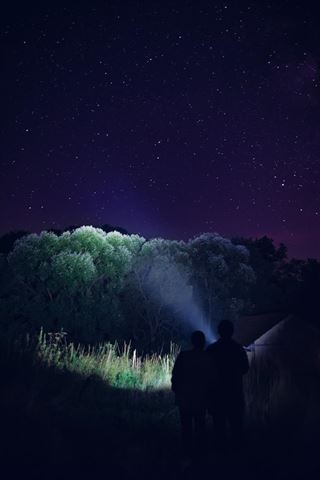 Lad lyset guide dig frem med en lygte til børn